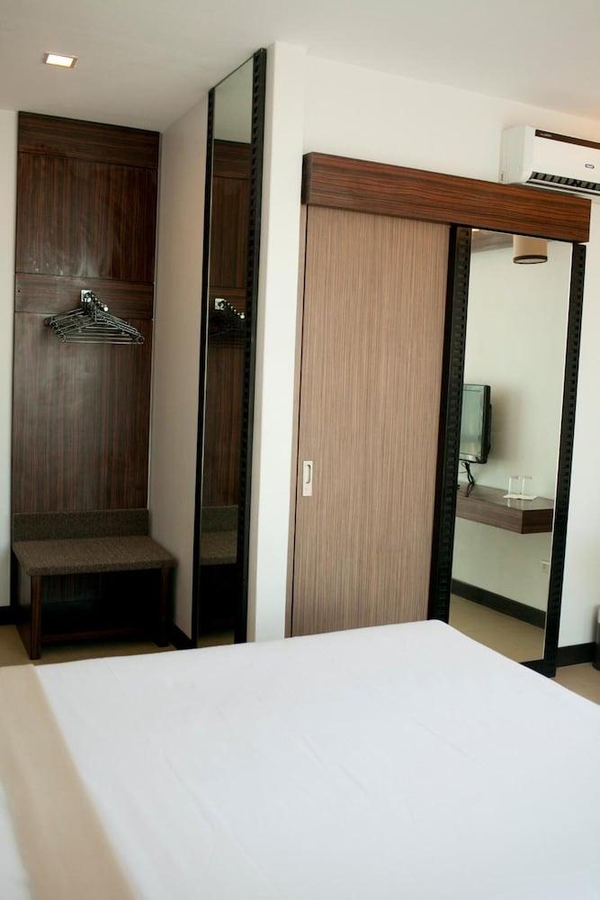 D'Hotel & Suites Dipolog Extérieur photo