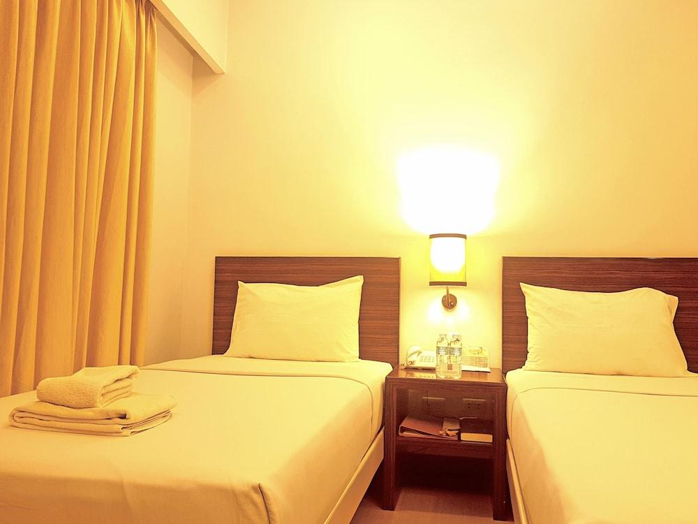 D'Hotel & Suites Dipolog Extérieur photo