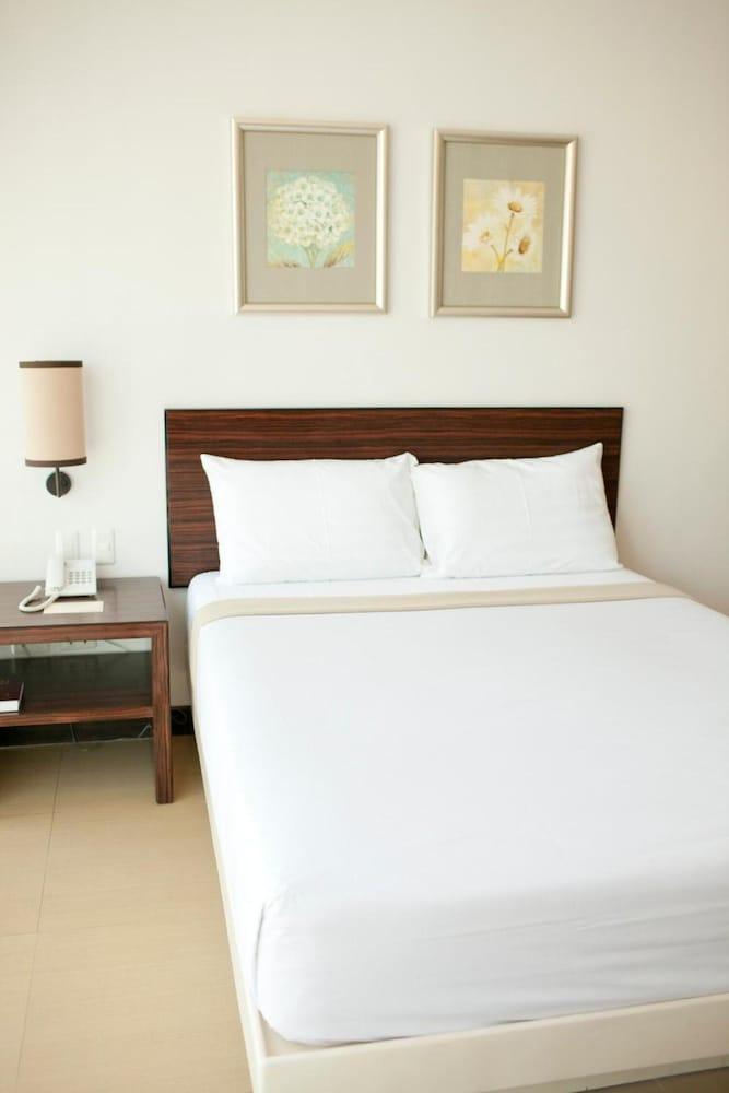 D'Hotel & Suites Dipolog Extérieur photo